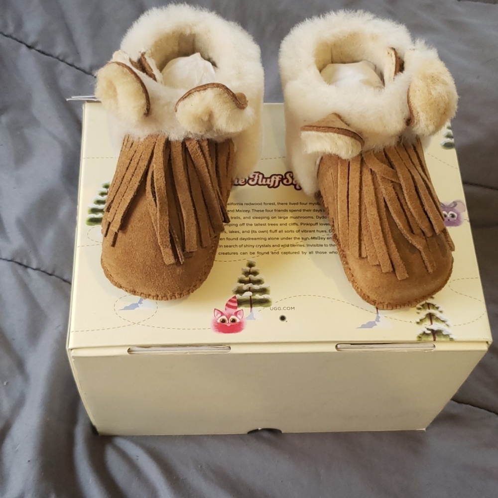 NWOB Ugg Darlala size 4/5